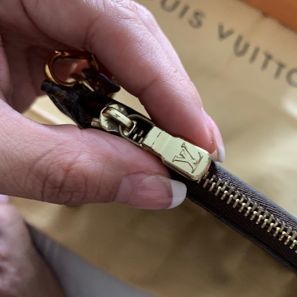 LOUIS VUITTON Monogram Neverfull Pochette Fuchsia - Picture 9 of 12